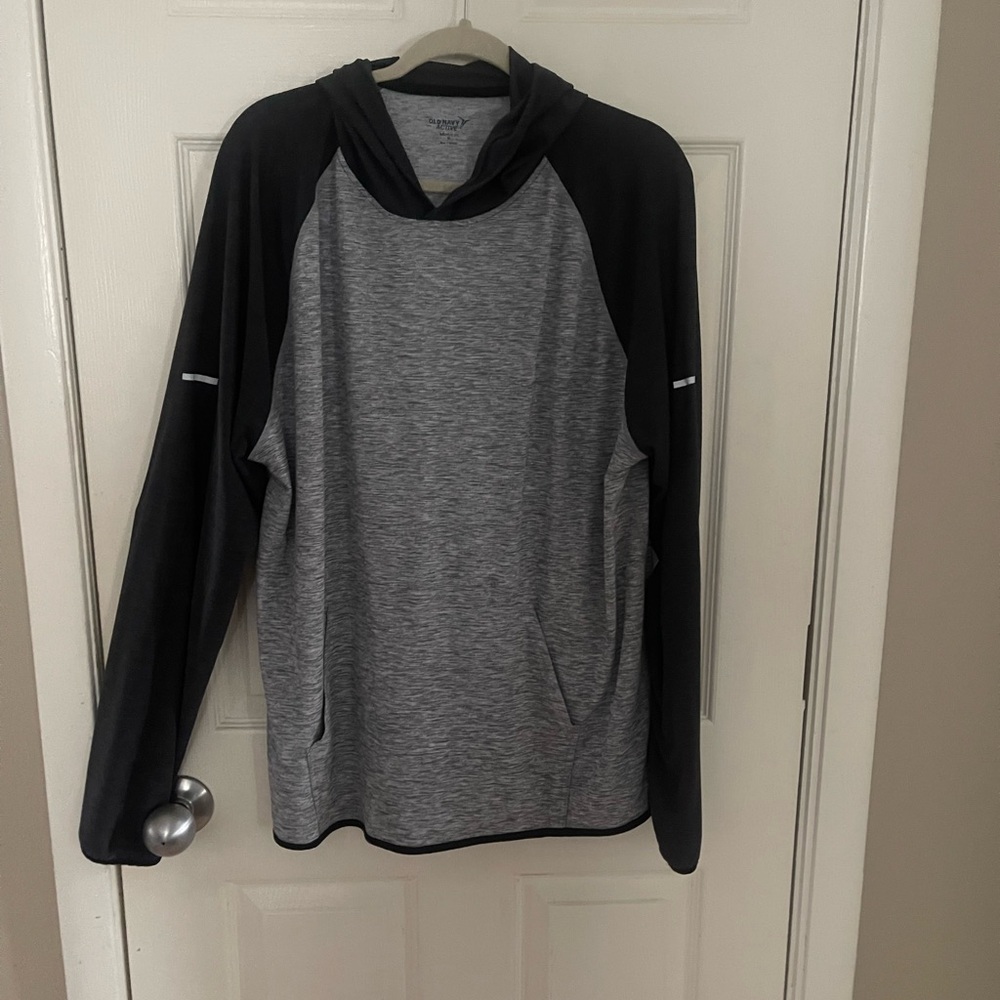Old Navy Men's Charcoal and Black Hoodie